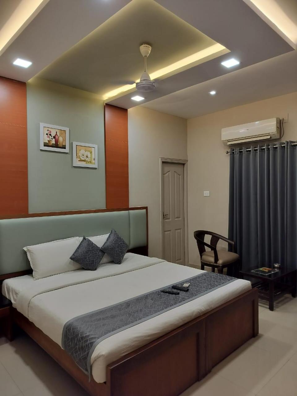 Hotel Pearl International Chennai Esterno foto