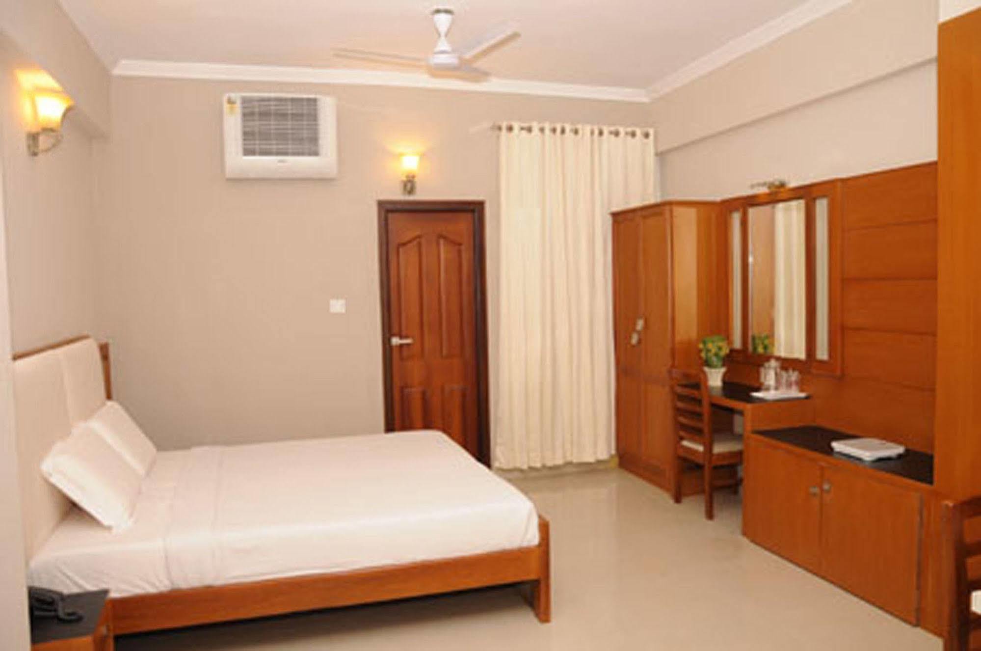 Hotel Pearl International Chennai Esterno foto
